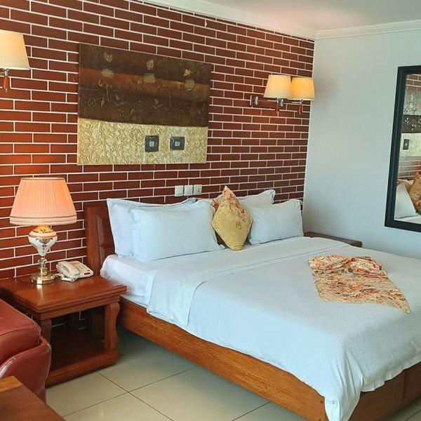 Grand Hotel Aeroport, Douala Exteriör bild