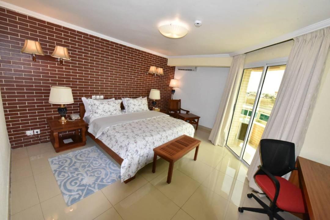 Grand Hotel Aeroport, Douala Exteriör bild